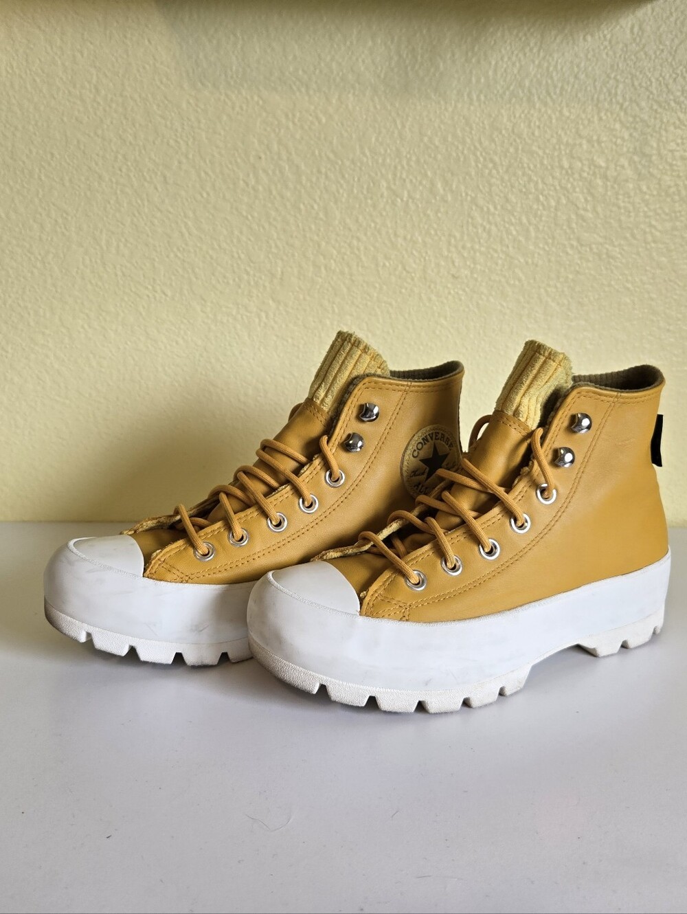 Converse Women’s Yellow Leather  Lace-Up Platform Lug Boots. Gortex